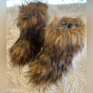 Women’s faux fur boots